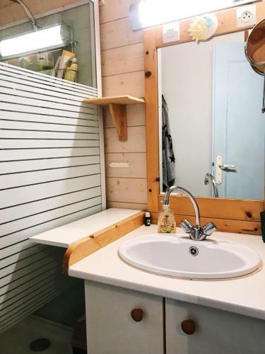 Chalet � Gassin Au Calme Sous Les Pins