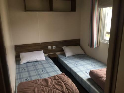 Mobilhome Dans Un Village 4*