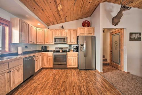 Peaceful Superior Home With Fire Pit And Mtn View