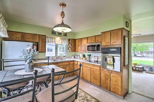 Quaint Polson Home With Mtn View Walk To Lake!