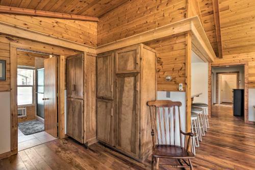 Victor Woodland Cabin Retreat With Fire Pit