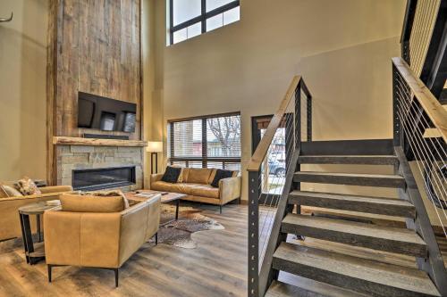Modern Townhome With Rooftop Deck And Hot Tub!