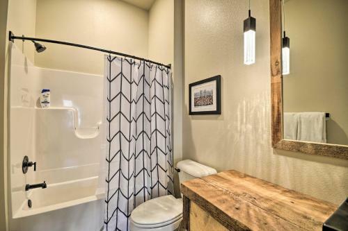 Modern Townhome With Rooftop Deck And Hot Tub!