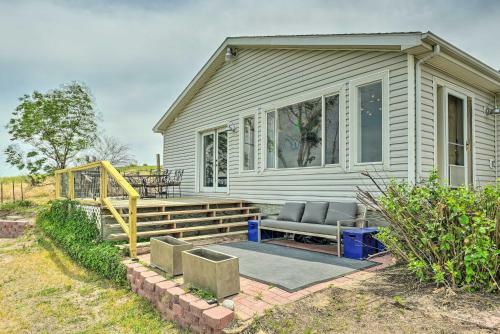 Picturesque Lake Mcconaughy Escape With Deck!