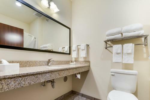 Cobblestone Hotel & Suites - Cozad