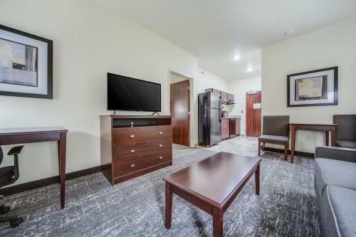 Cobblestone Hotel & Suites - Cozad