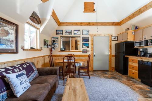 Apartamento New Listing! Charming Cabin!