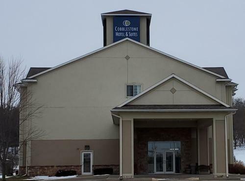 Hotel Comfort Suites At Royal Ridges