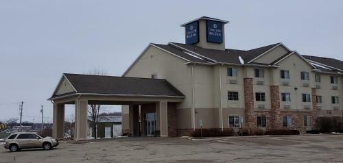 Hotel Comfort Suites At Royal Ridges