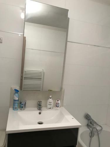 Hostal Appartements Charles De Gaulle