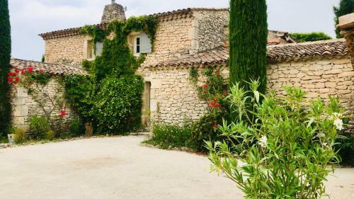 Sous La Tonnelle