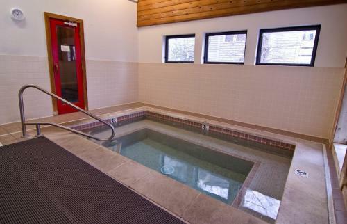 Hotel The Aspens Racquet Club