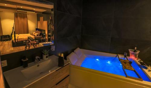 Apartamento La Loveroom Bdsm Grassoise "la Chambre Des D�sirs"