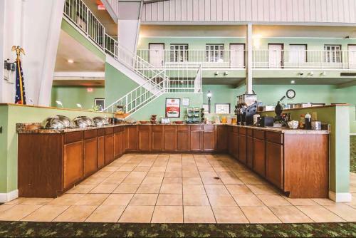 Hotel Sky-palace Inn & Suites Mccook