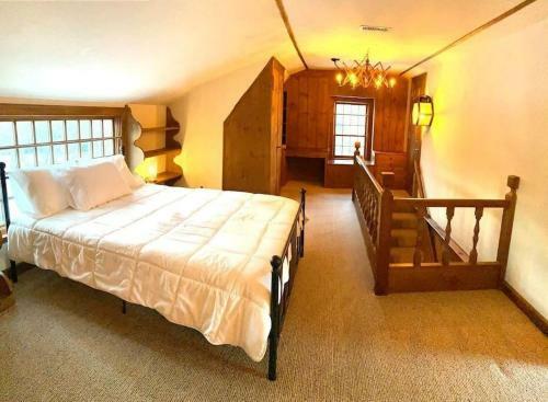 Beautiful In Town Acreage
