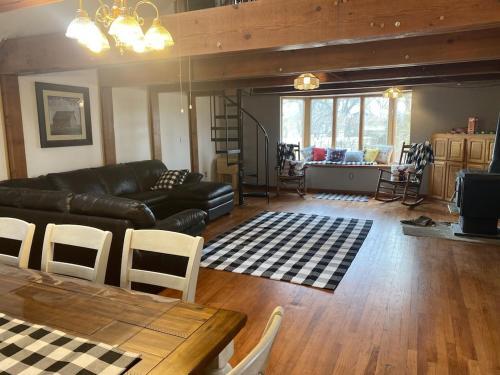 Villa Newly Remodeled Riverfront Cabin In Crane Country