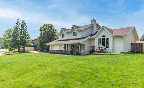 Private Room In Popular Millard Area West Omaha