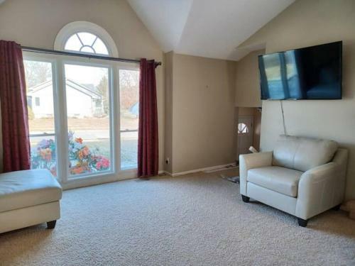 Private Room In Popular Millard Area West Omaha
