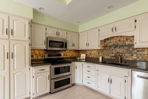 Private Room In Popular Millard Area West Omaha