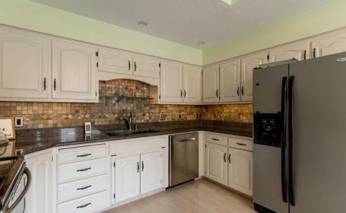 Private Room In Popular Millard Area West Omaha