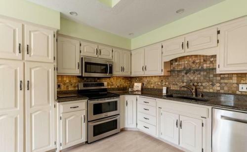 Private Room In Popular Millard Area West Omaha