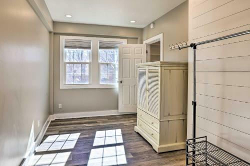 Luxe Omaha Home With Yard - 3 Mi To Downtown!