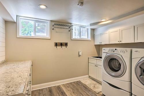 Luxe Omaha Home With Yard - 3 Mi To Downtown!