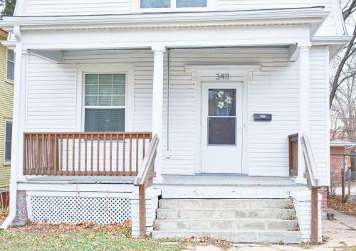 Beautiful Midtown Luxe Home Sleeps 8