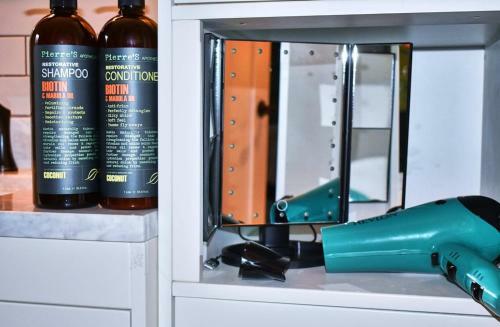 Beautiful Midtown Luxe Home Sleeps 8