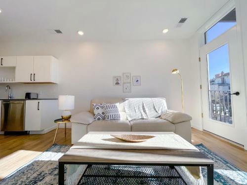 Bright 1bd/1ba Downtown Omaha Apartments