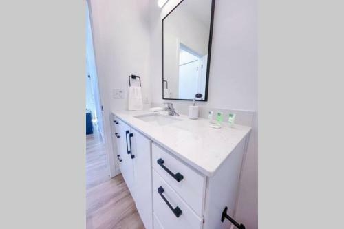 Bright 1bd/1ba Downtown Omaha Apartments