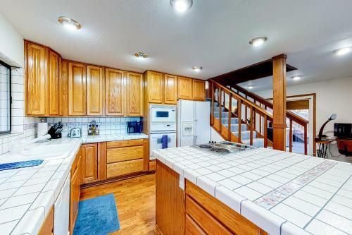 Lake View Chalet