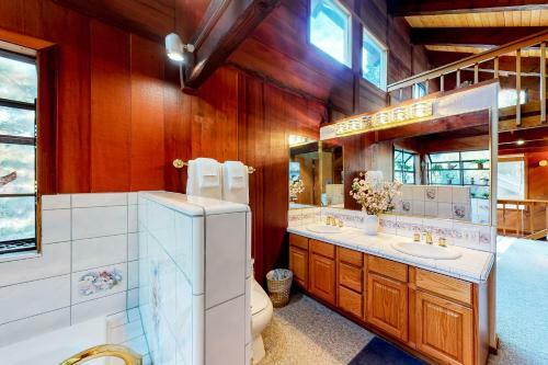 Lake View Chalet