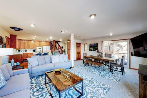 Lake View Chalet