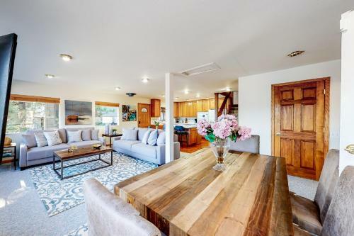 Lake View Chalet