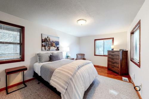 Lake View Chalet