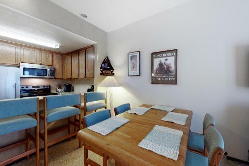 Tahome & Tahoe Place