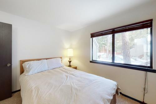 Tahome & Tahoe Place