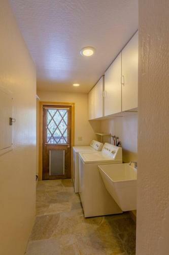 Beautiful 3500sf Lake Tahoe Home W/ Open Layout