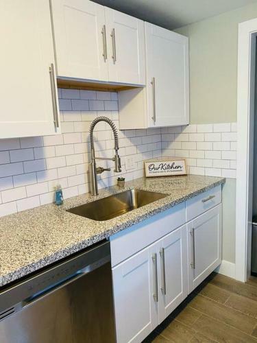 Spacious Reno Apartment #b Minutes From Downtown