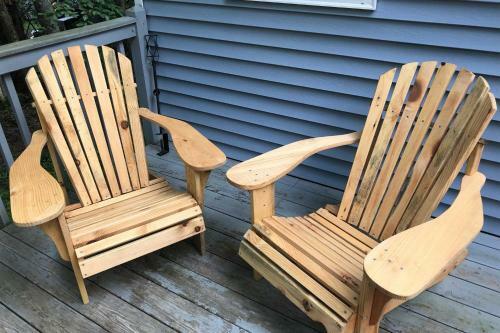 Sawyer Lake Retreat With Decks - Walk To Beach!
