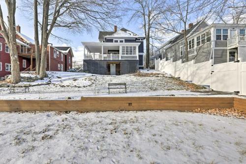 Large Home With Private Dock, 8 Mi To Skiing