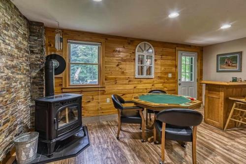 Pinewood Lodge Cozy Pet Friendly Log Cabin