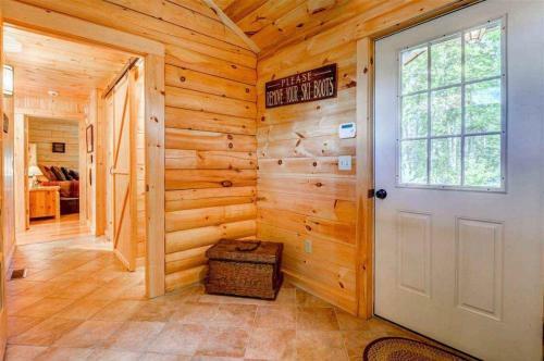 Oe Beautiful Modern Log Home On 17 Acres, Private, Views, Fire Pit, Ping Pong, AC