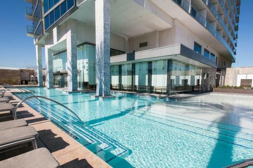 Apartamento Strip View Luxury Condo Balcony, Kitchen, Pool