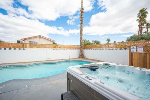 Lux Escape 6br, 3ba, Pool, Spa And Mini Golf 31 Days Only