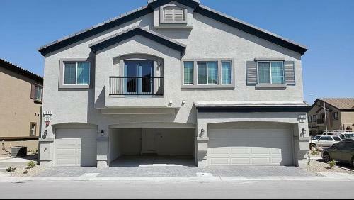 Beautiful Townhouse With King Suite!