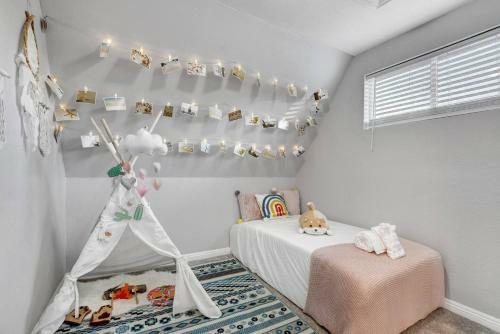 Modern Lockdown At 7br, 4ba, Pool, Spa And Games 31 Days Only