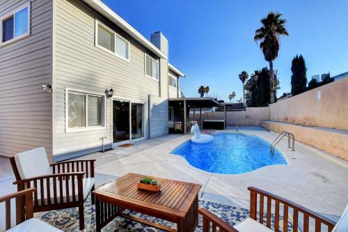 Modern Lockdown At 7br, 4ba, Pool, Spa And Games 31 Days Only