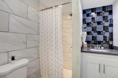 Modern Lockdown At 7br, 4ba, Pool, Spa And Games 31 Days Only